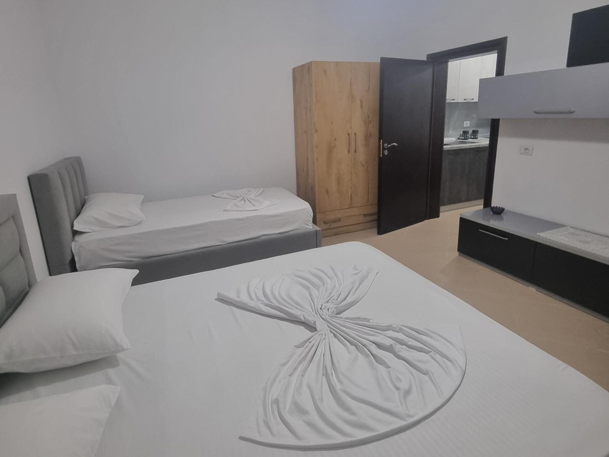 Vila Megi-Rent Room Vlore Exterior photo